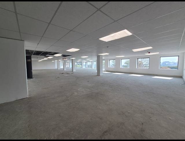1,195M² OFFICE TO LET IN WOODMEAD